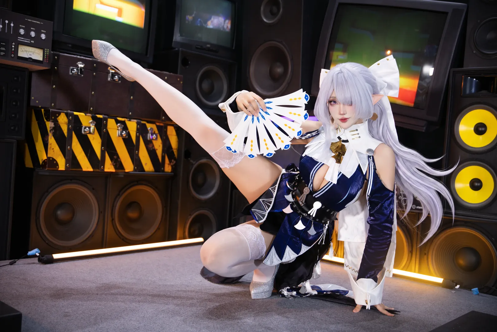 绝区零, 白毛精灵, 维琳娜cos, 折扇造型, 棚拍cosplay
