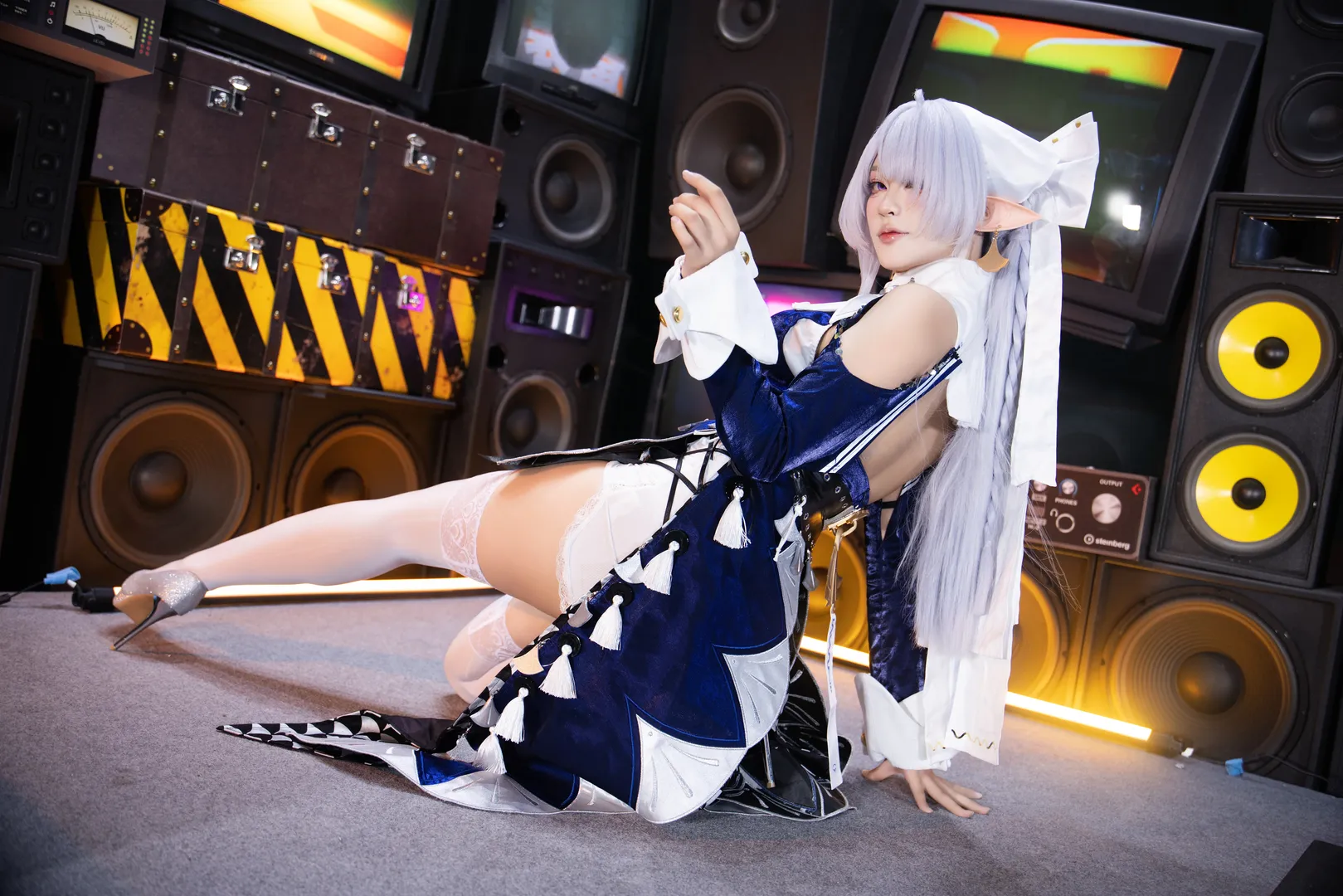 ゼンレスゾーンゼロ, 白髪エルフ, ヴェリナコスプレ, 扇子のスタイル, スタジオコスプレ - 4枚目