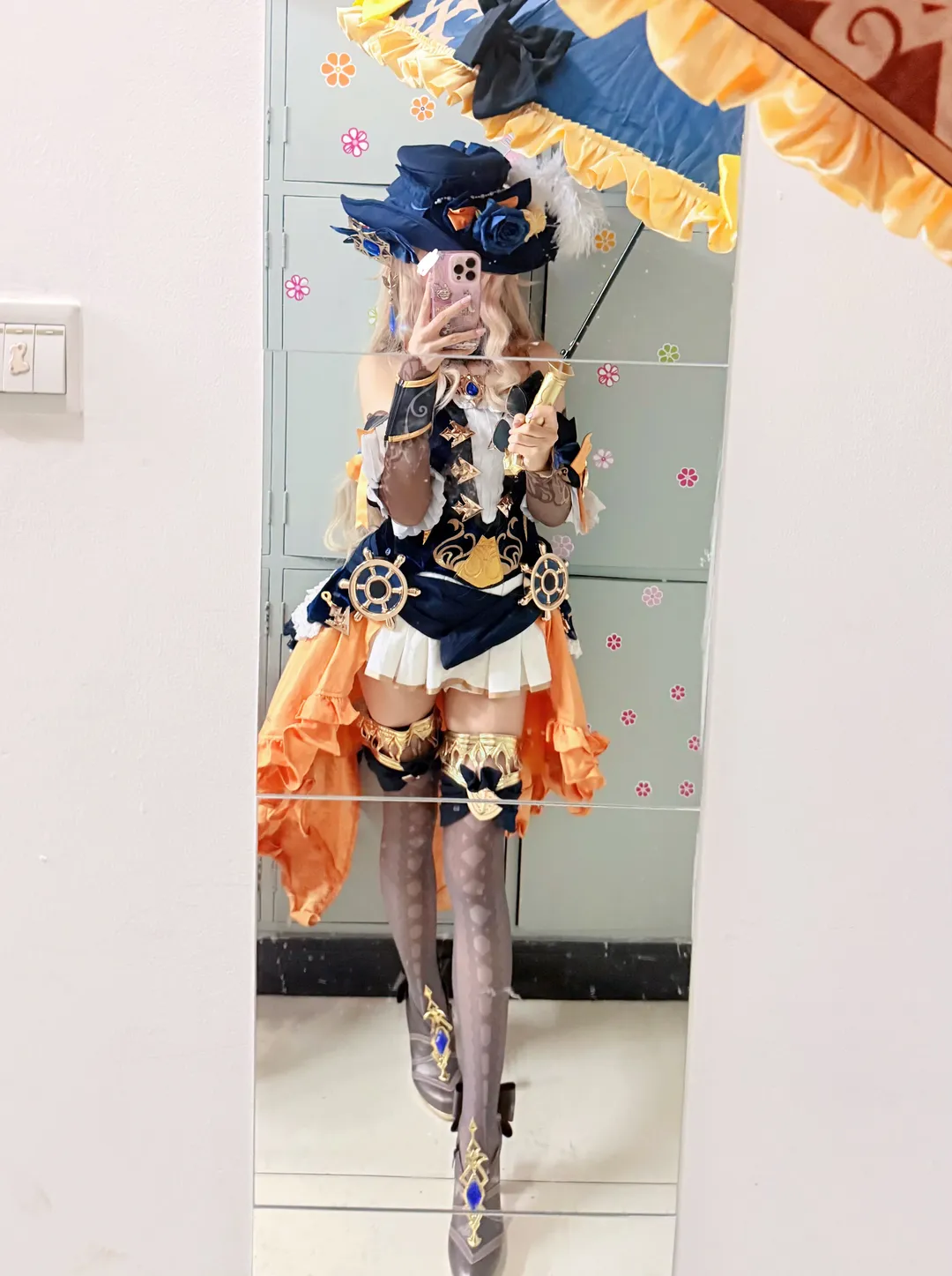 原神, 三分妄想, cosplay穿搭, 娜维娅cos, 对镜拍 - 第1张