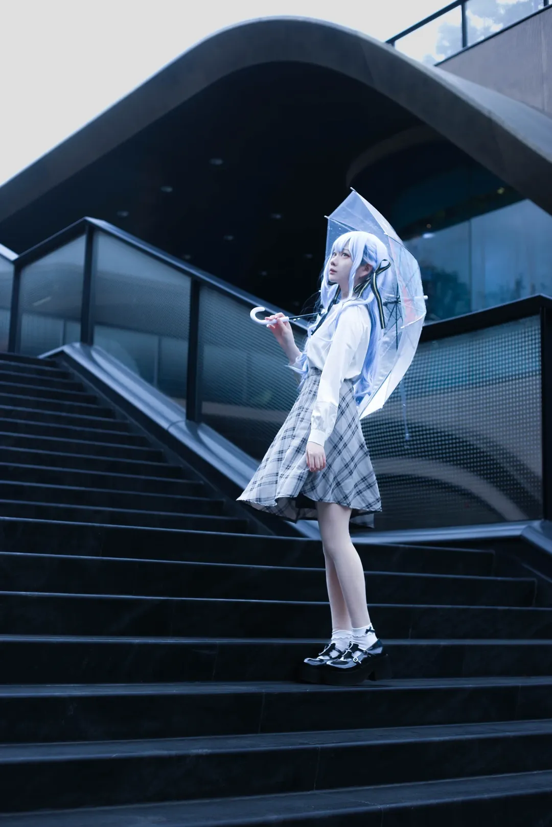 丰川祥子cos, cosplay摄影, MyGO/AveMujica, 蓝发假发, 透明雨伞 - 第2张