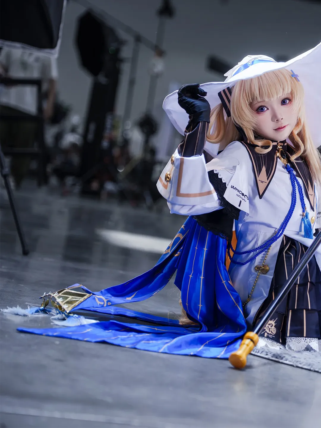 Phoebe Cosplay, Wuthering Waves, Anime-style photography, Convention photos, White stockings cosplay - Image 1