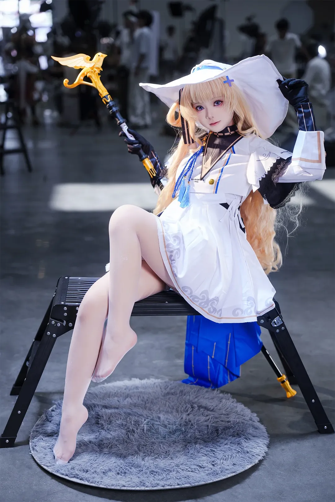 Phoebe Cosplay, Wuthering Waves, Anime-style photography, Convention photos, White stockings cosplay - Image 3