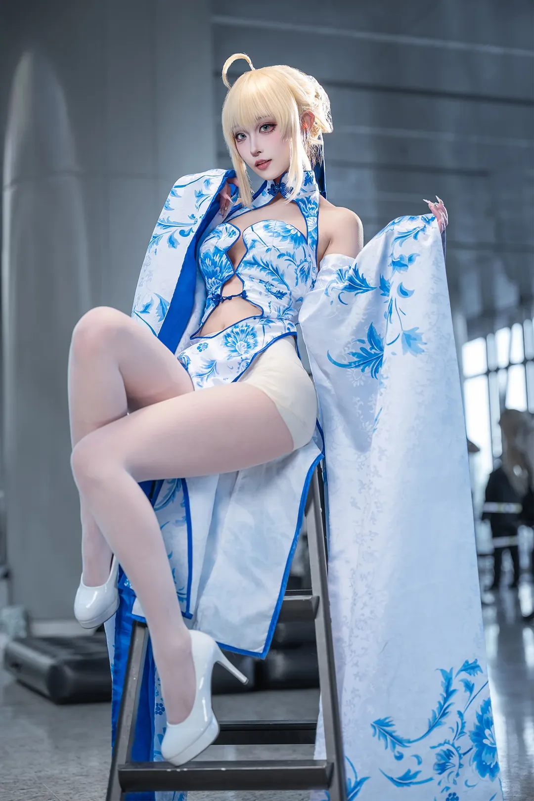 二次元, アルトリア コスプレ, フェイト, イベント写真, 青花磁器柄のチャイナドレス