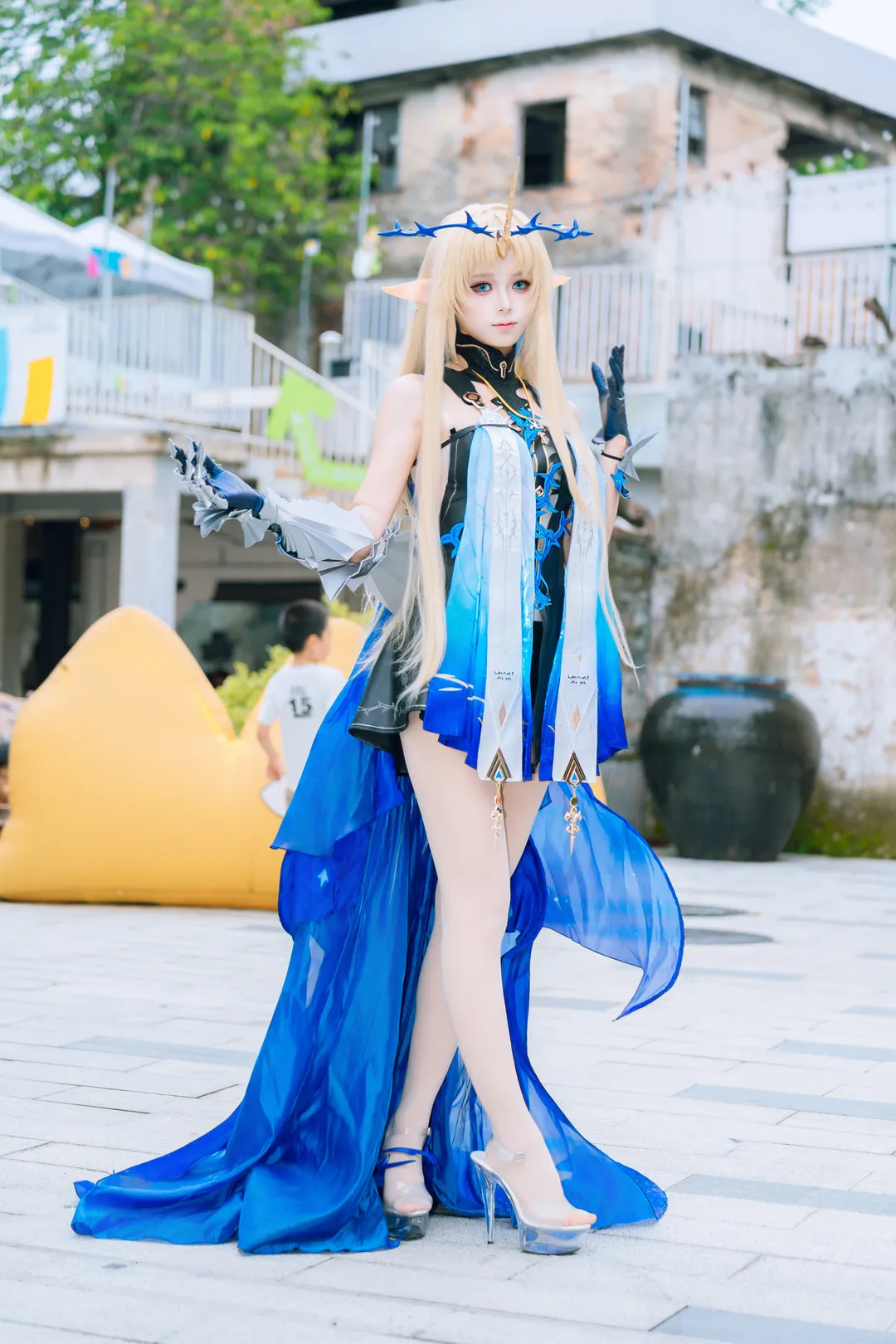 鳴潮cosplay, 惠州掃街攝影, 佳能R50V拍攝, 精靈Cos分享, 戶外二次元攝影 - 第1張