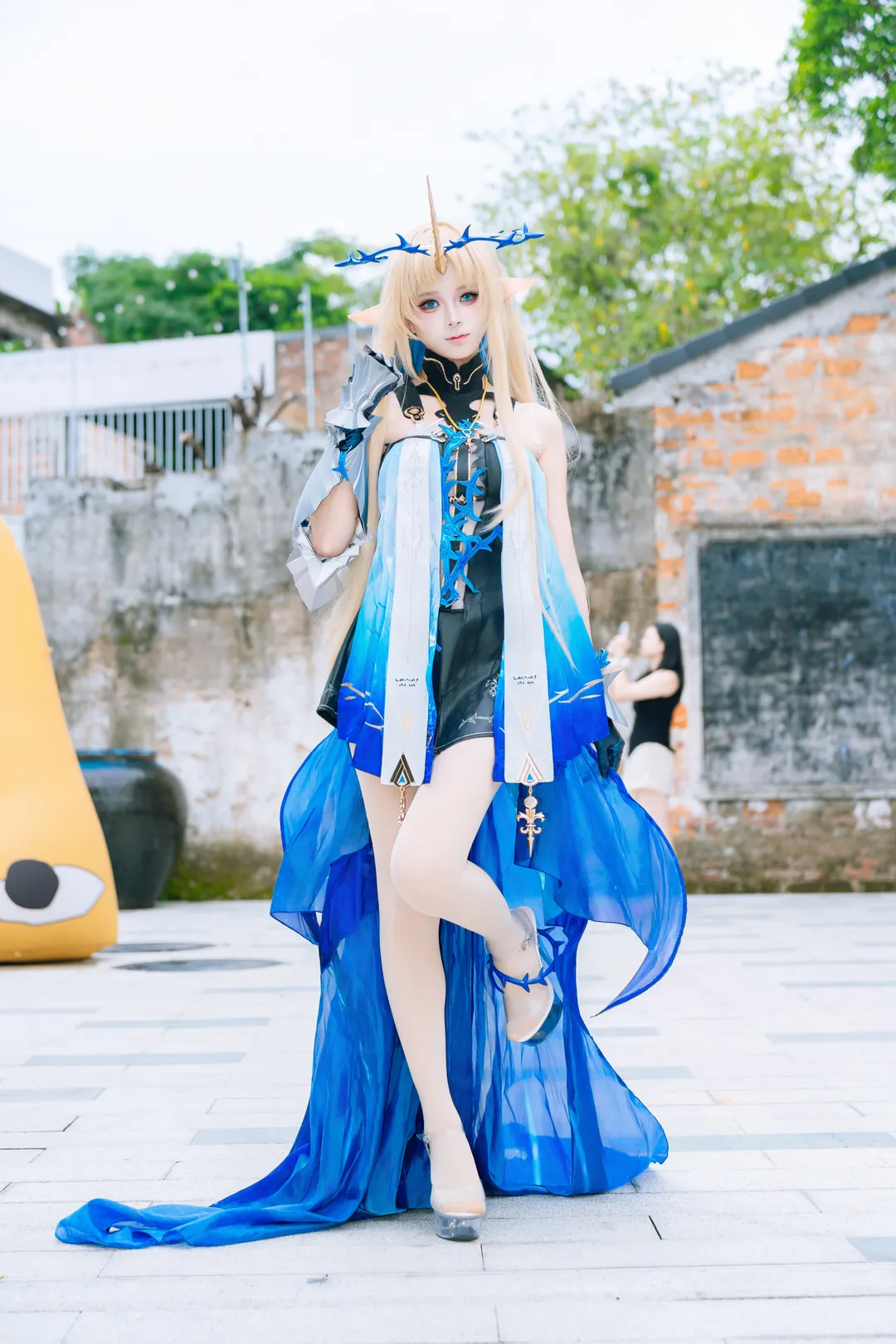 鳴潮cosplay, 惠州掃街攝影, 佳能R50V拍攝, 精靈Cos分享, 戶外二次元攝影 - 第2張