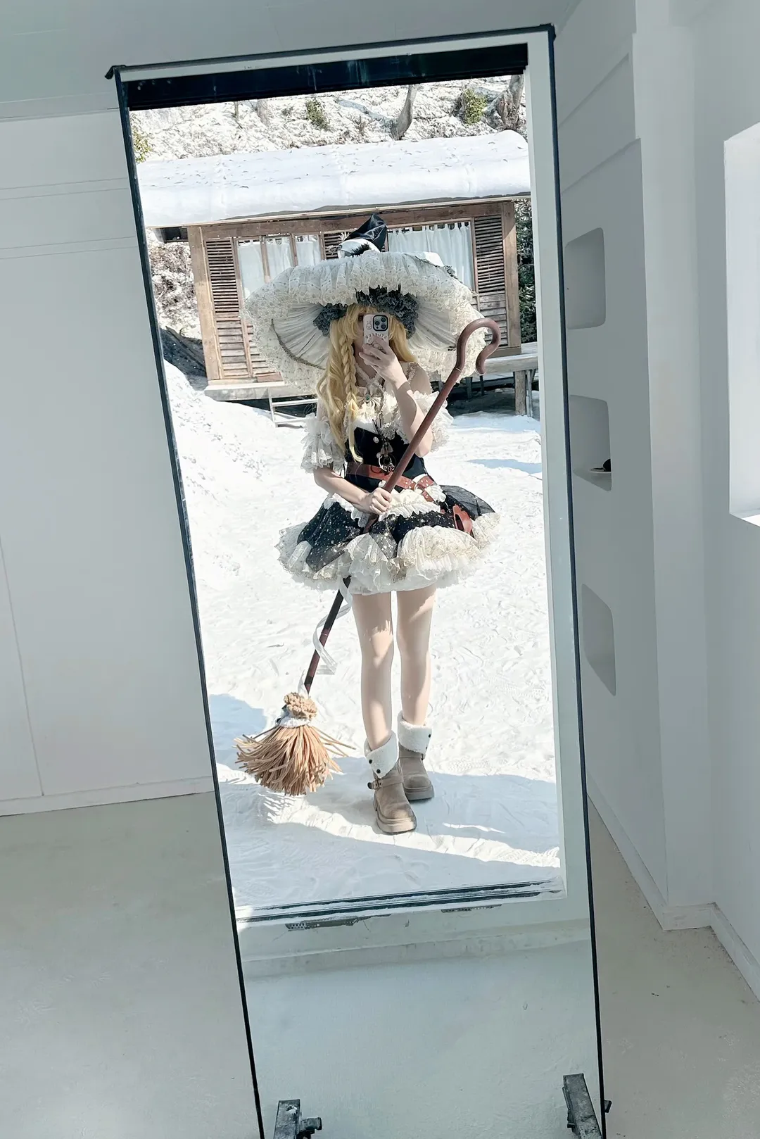 Touhou Project, Marisa cosplay, Winter photoshoot, Wizard costume, Snowy outdoor scene - Image 2