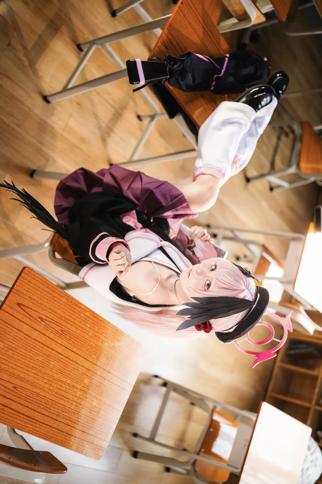 老师的好学生cos, 蔚蓝档案, 校园系cosplay, 粉色长发, 教室场景 - 第2张