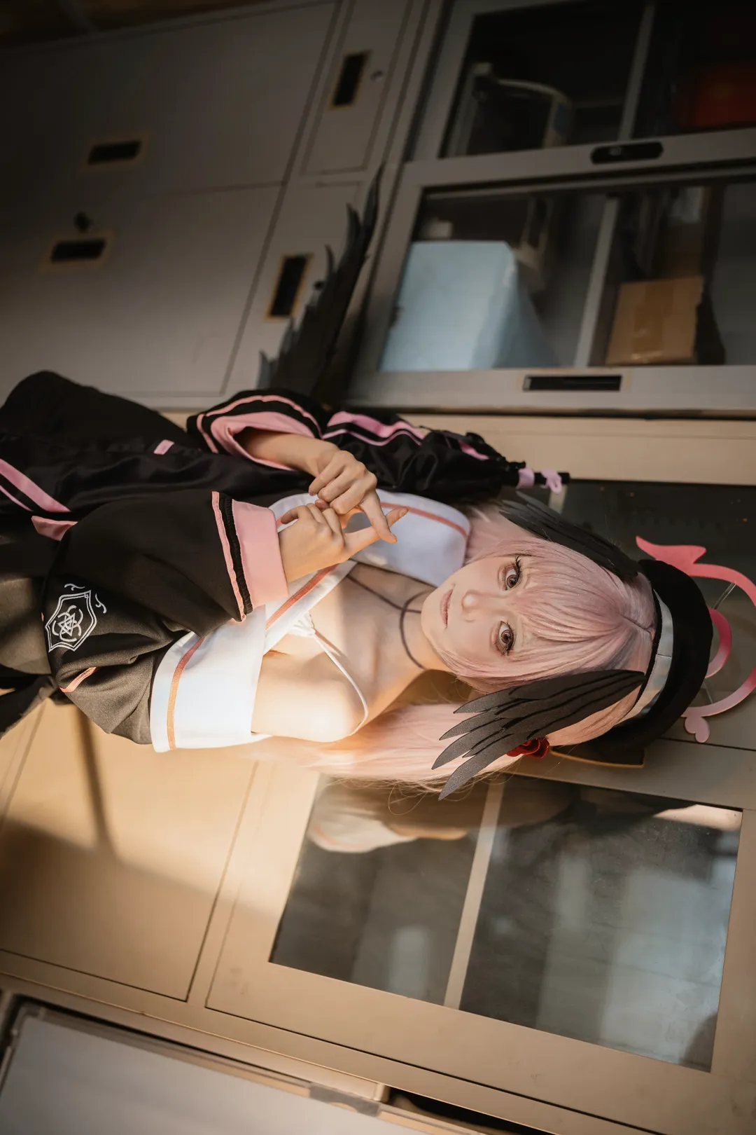 老师的好学生cos, 蔚蓝档案, 校园系cosplay, 粉色长发, 教室场景 - 第8张