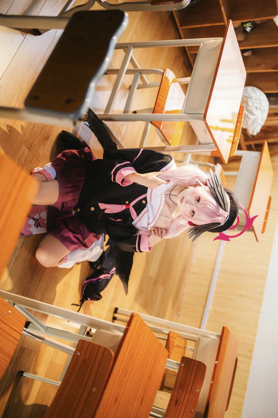 老师的好学生cos, 蔚蓝档案, 校园系cosplay, 粉色长发, 教室场景 - 第9张