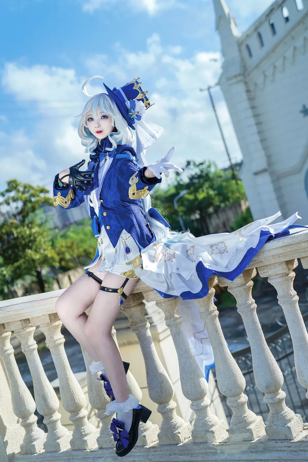 原神, フリーナ コスプレ, 水神コスプレ, 欧風建築, 舞台の質感