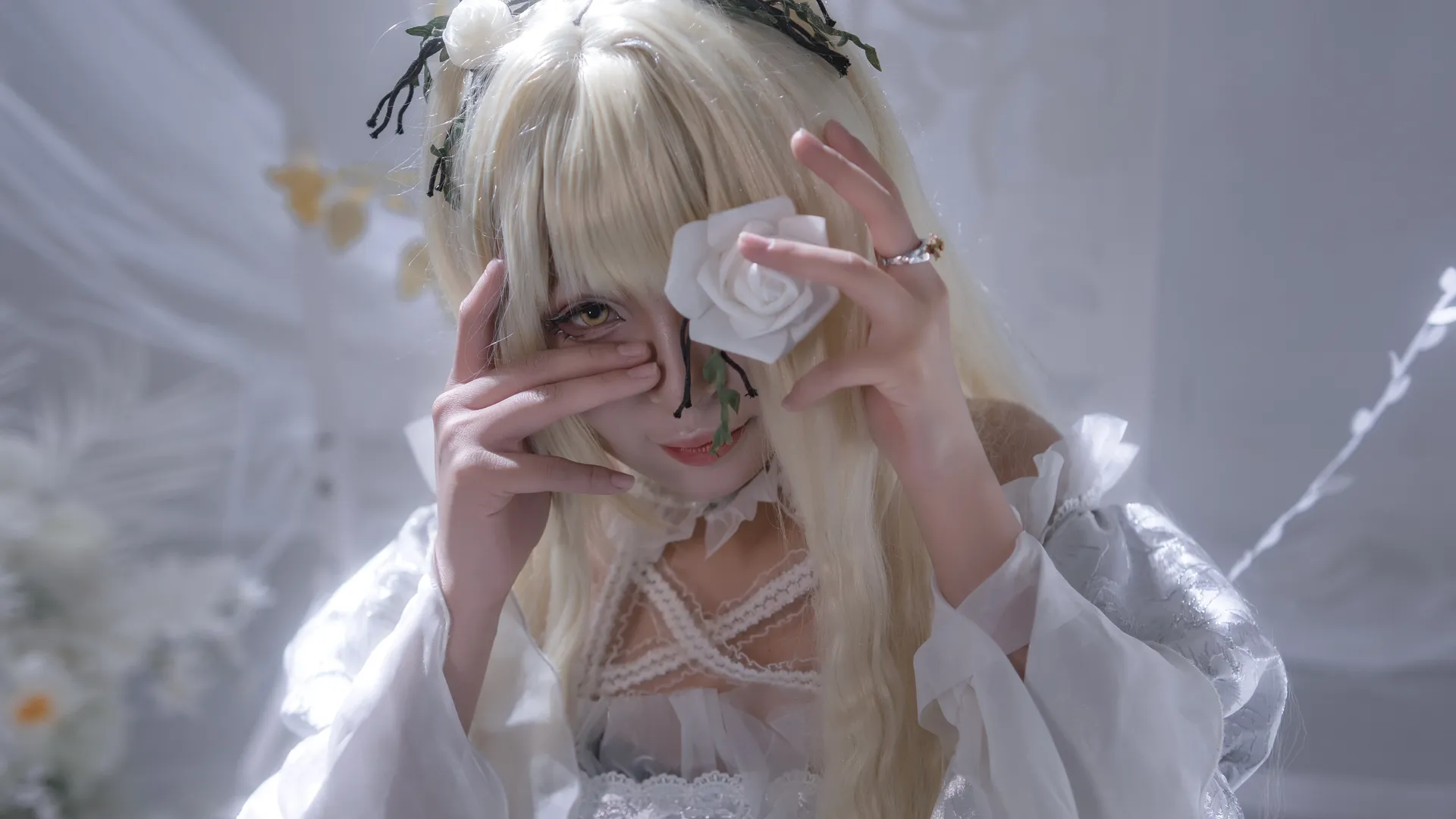Studio shooting, Snowy Crystal cosplay, Rozen Maiden, White rose, Water reflection effect