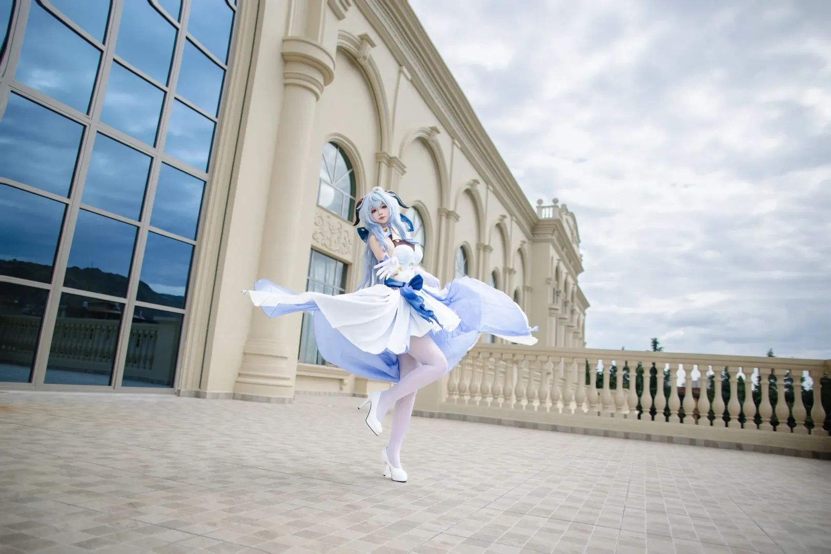 唯美写真, cosplay, 场景对比, 蓝色裙装, 建筑摄影 - 第2张