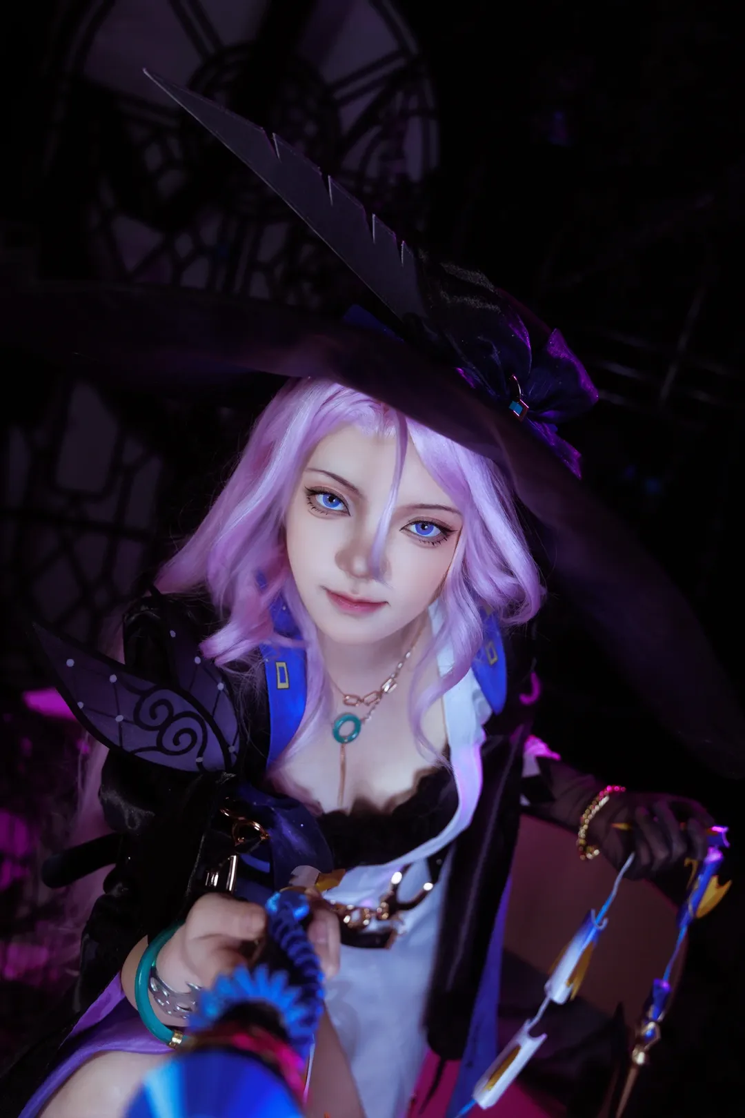 Honkai: Star Rail, Jade cosplay, Cosplay photography, Wide-angle portrait, Dark magic style