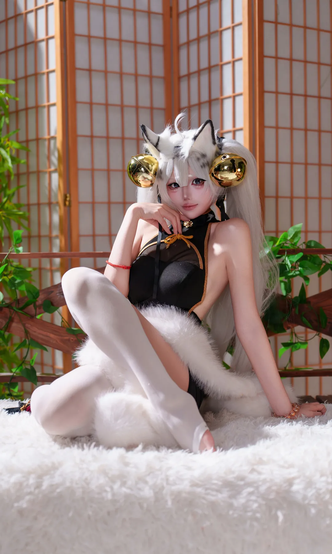White tiger girl cosplay, The tiger's roar stirs up the wind, Kemonomimi cosplay, Japanese-style studio photography, Beast girl photography