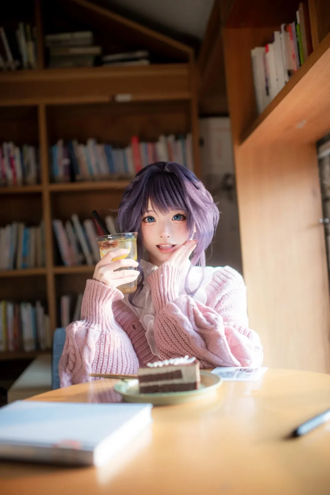 cosplay, 日系写真, 紫发cos, 书店摄影, 毛衣穿搭