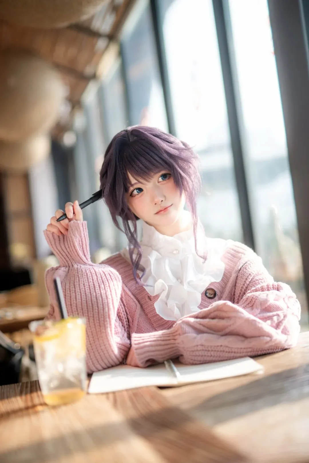 cosplay, 日系写真, 紫发cos, 书店摄影, 毛衣穿搭 - 第2张