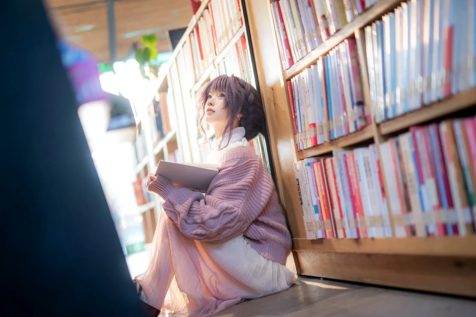 cosplay, 日系写真, 紫发cos, 书店摄影, 毛衣穿搭 - 第4张
