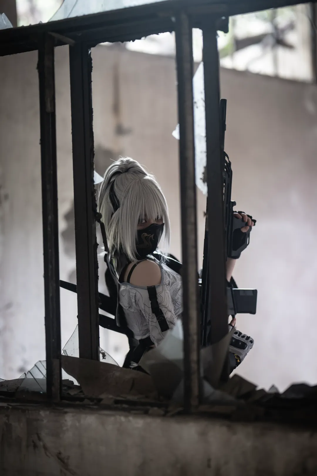 麦晓雯cos, 三角洲行动, cosplay摄影, 战术少女, 废墟风