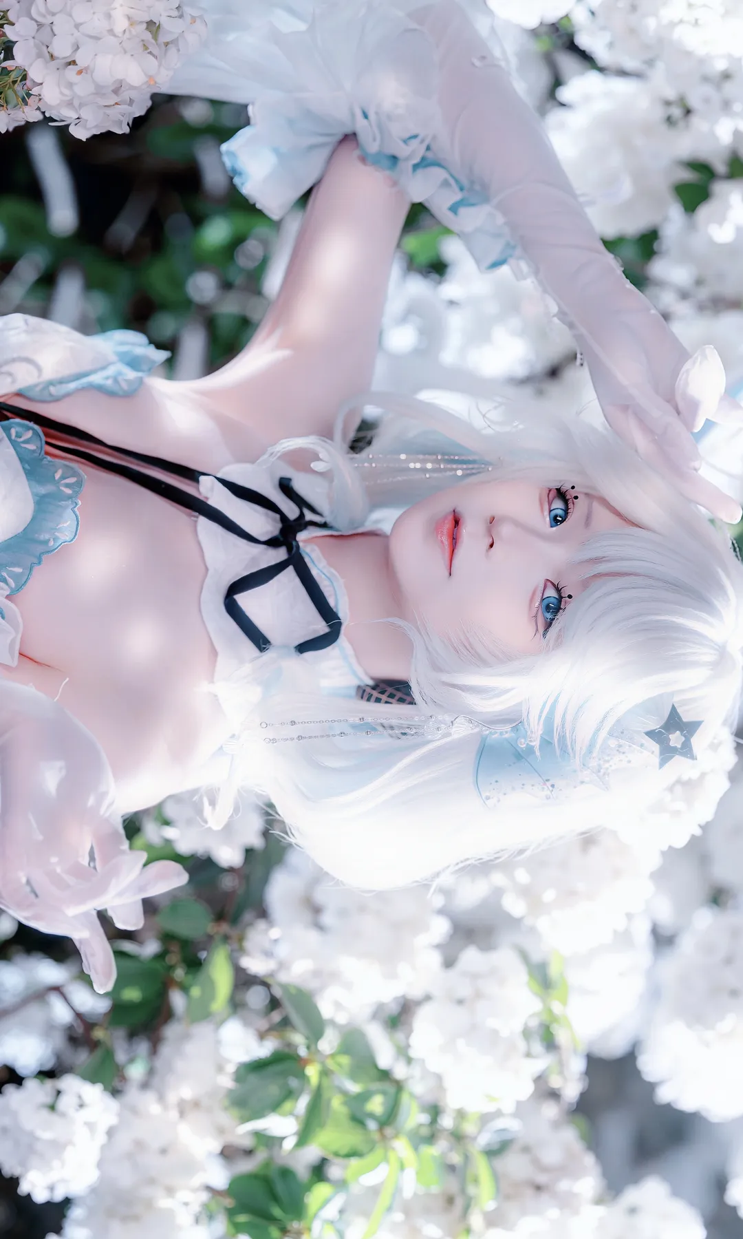 原神, フリーナ コスプレ, 夢幻的な雰囲気, コスプレ撮影, 白髪コスプレ - 3枚目