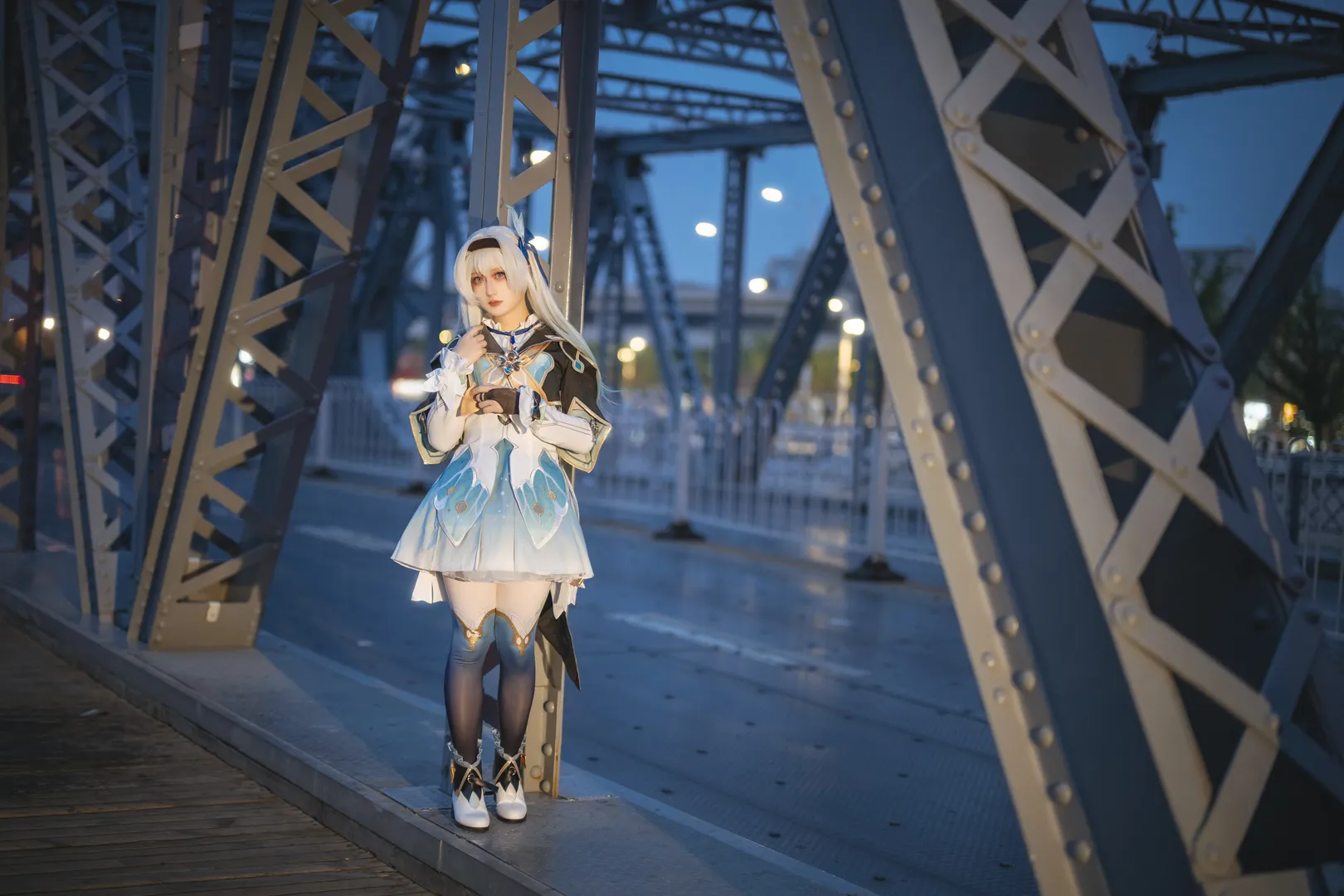 崩坏星穹铁道, 流萤cos, 蓝调时刻, 夜景拍照, cosplay摄影 - 第10张