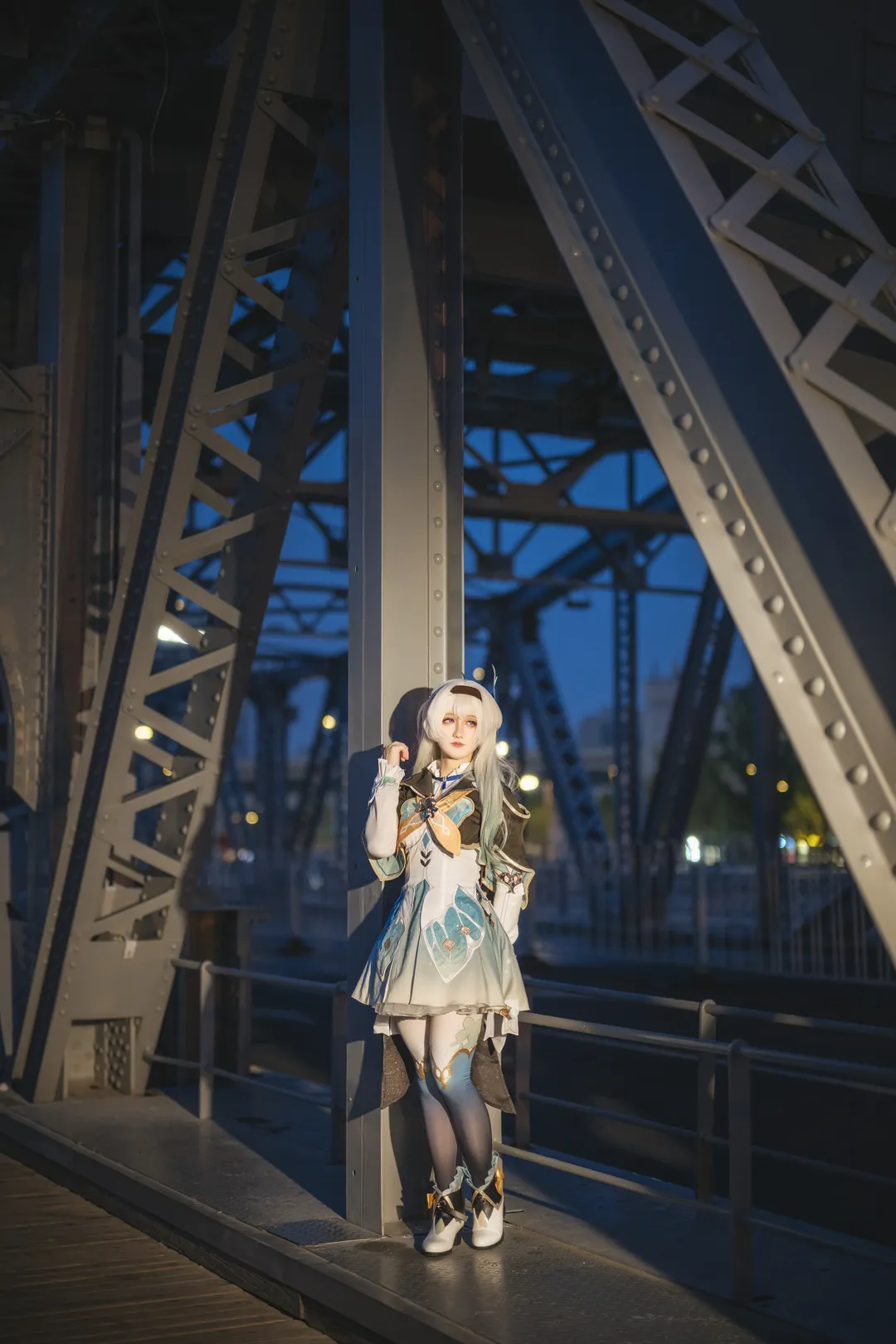 崩坏星穹铁道, 流萤cos, 蓝调时刻, 夜景拍照, cosplay摄影 - 第12张