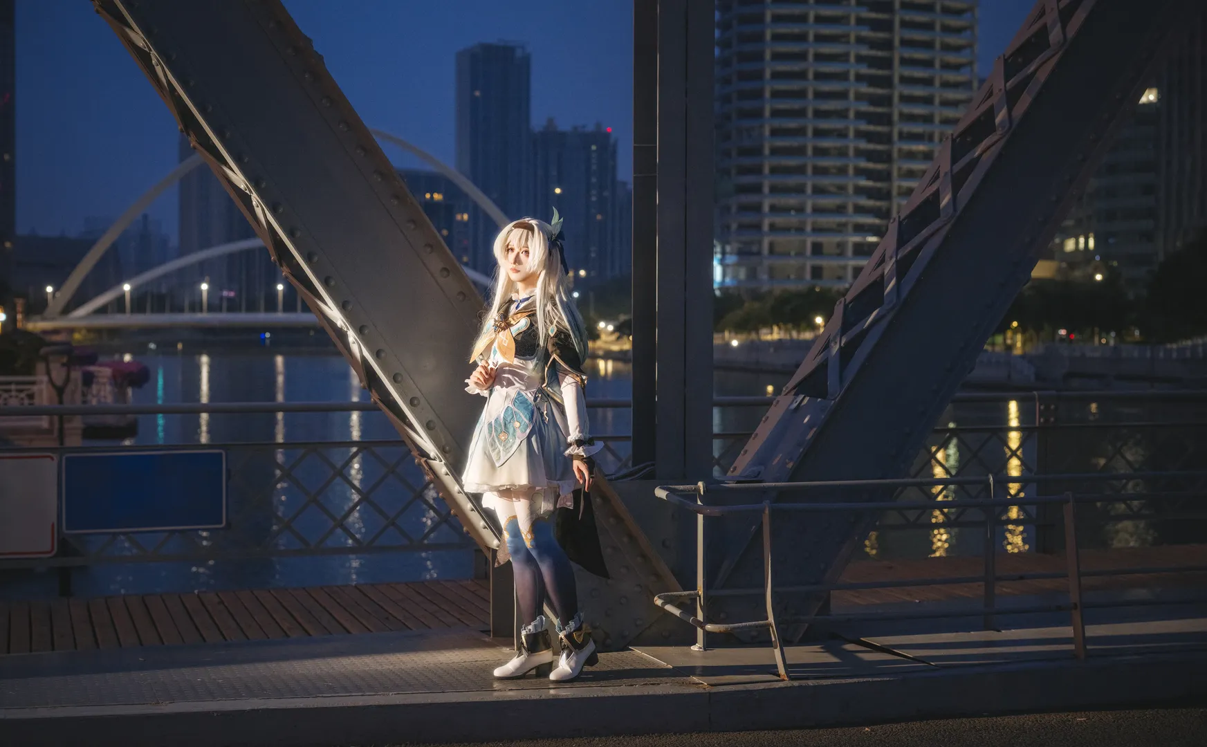 崩坏星穹铁道, 流萤cos, 蓝调时刻, 夜景拍照, cosplay摄影 - 第14张