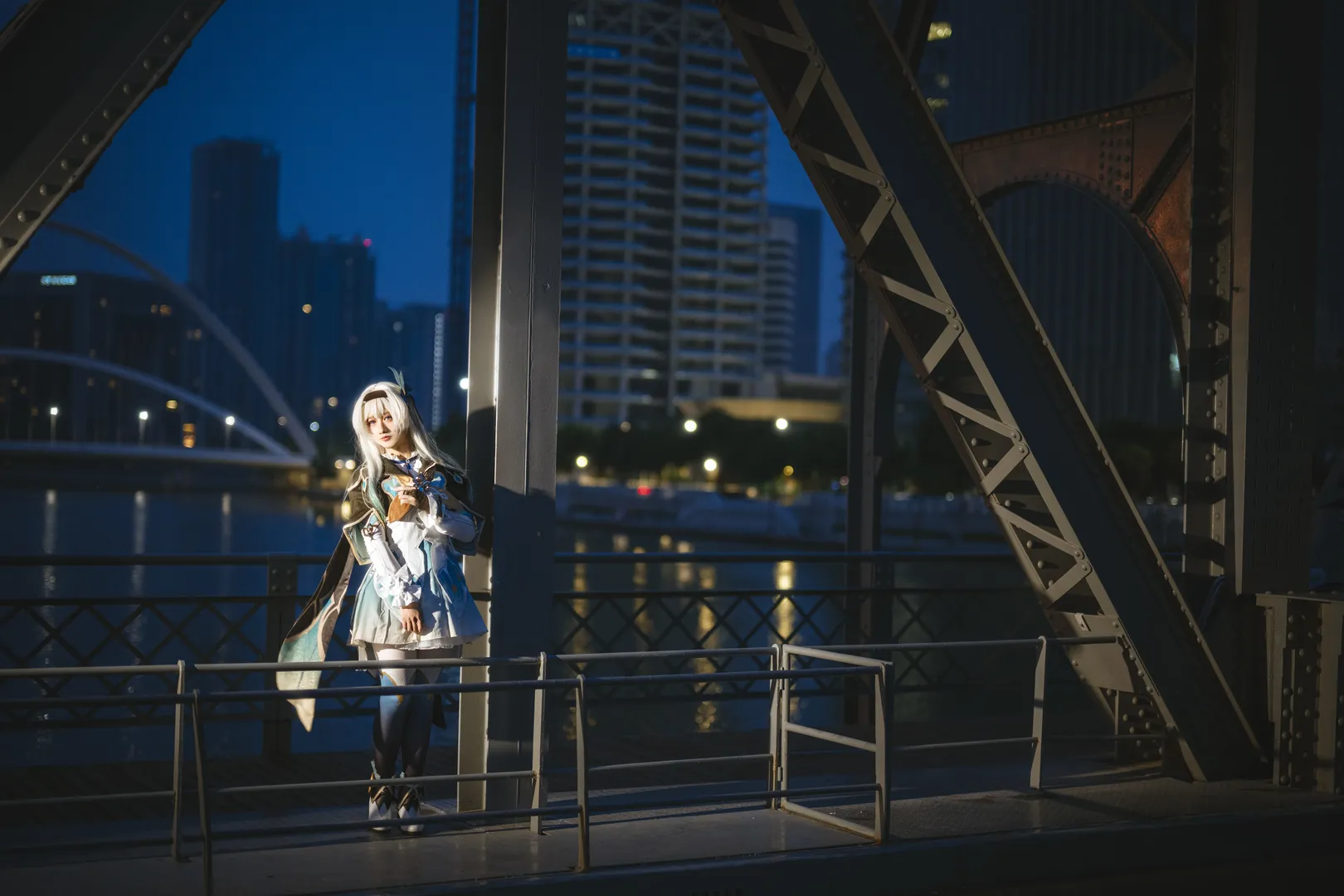 崩坏星穹铁道, 流萤cos, 蓝调时刻, 夜景拍照, cosplay摄影 - 第15张