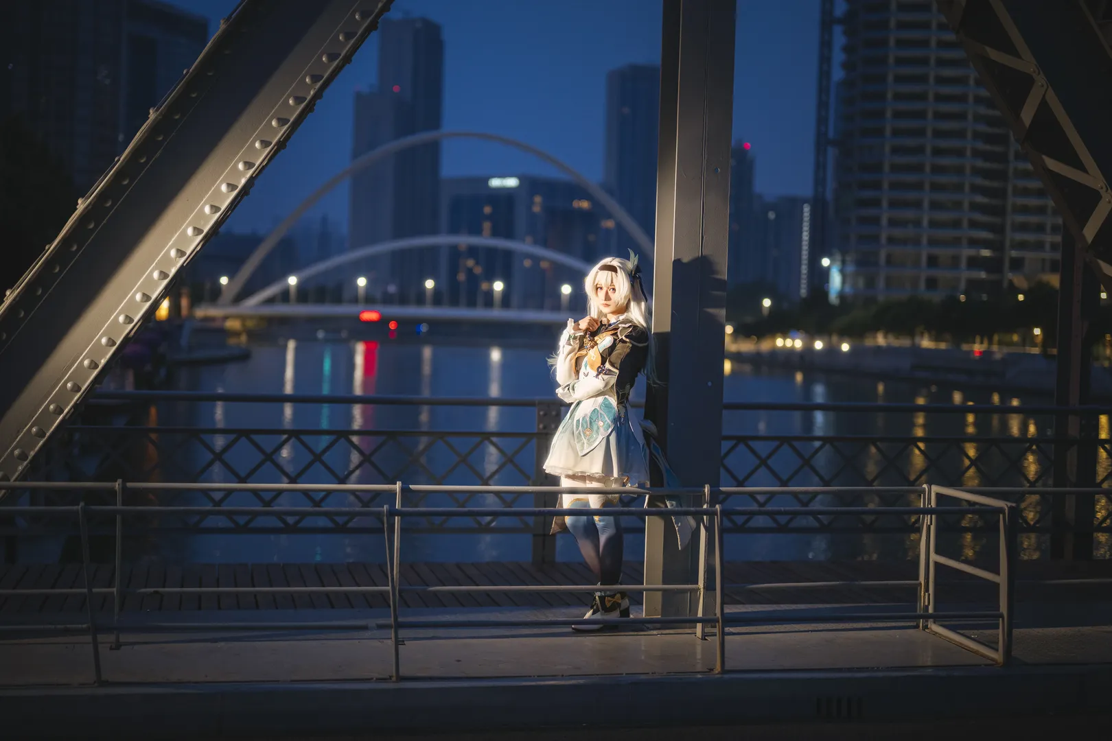 崩坏星穹铁道, 流萤cos, 蓝调时刻, 夜景拍照, cosplay摄影 - 第8张