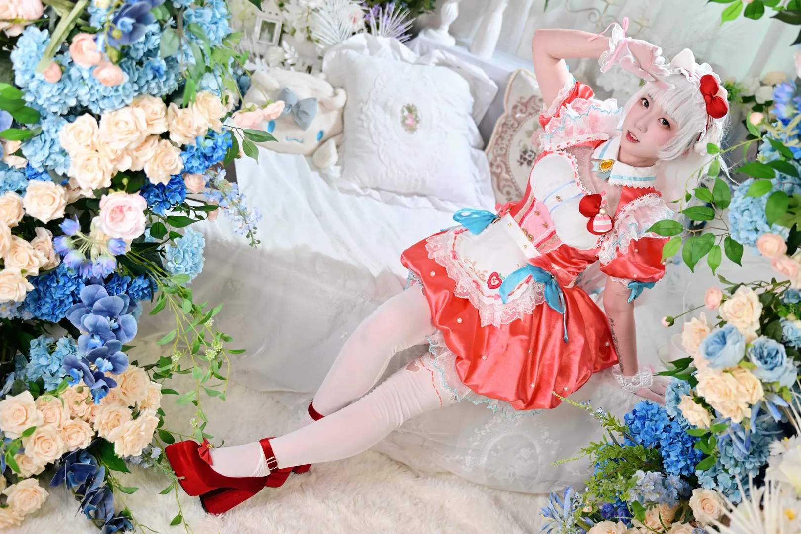 Photography studio, cosplay, NARAKA: BLADEPOINT, Hu Tao cosplay, Sanrio collaboration - Image 3