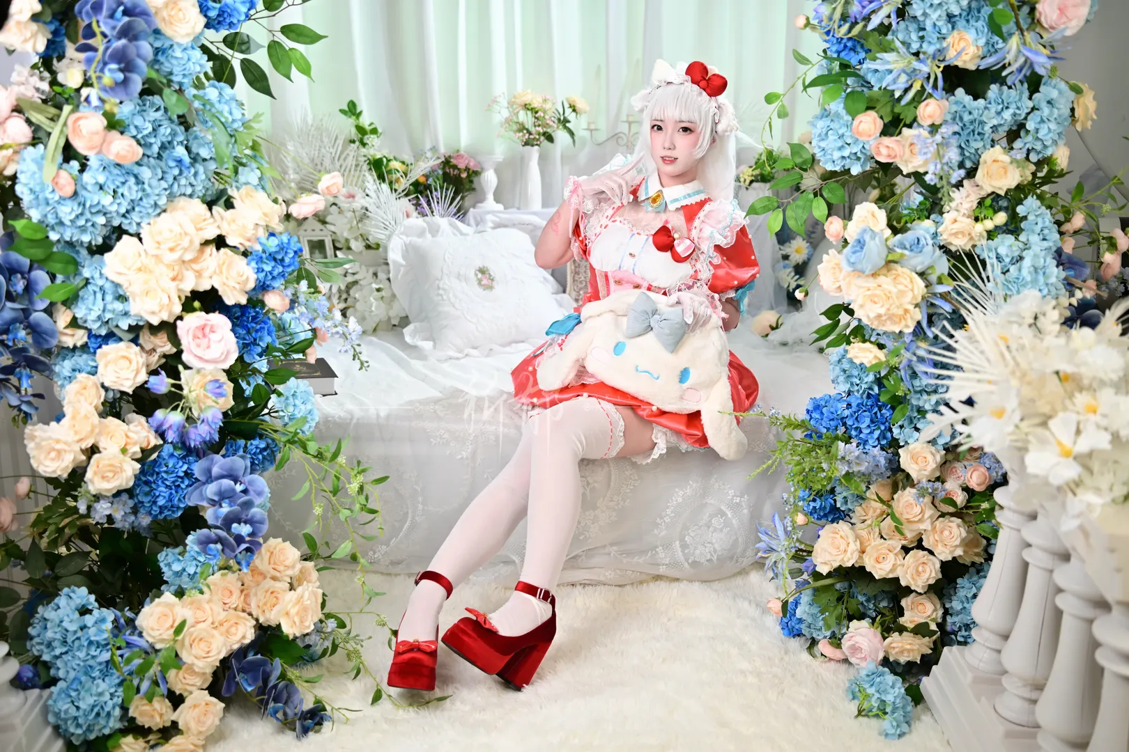 Photography studio, cosplay, NARAKA: BLADEPOINT, Hu Tao cosplay, Sanrio collaboration - Image 9