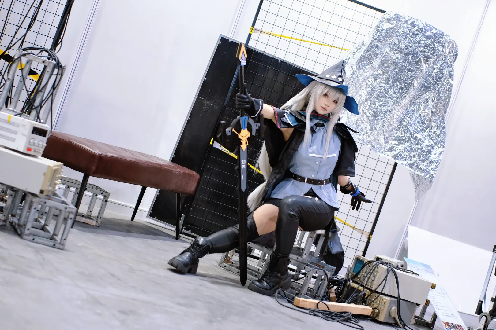 二次元摄影, 漫展场照, 明日方舟, 斯卡蒂cos, cosplay道具 - 第4张
