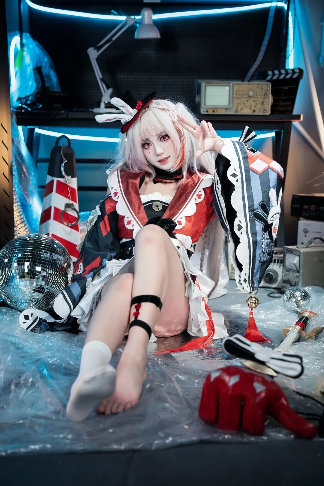 少女感, 甜系cosplay, 红白配色, 萝莉装扮, 室内摄影 - 第2张