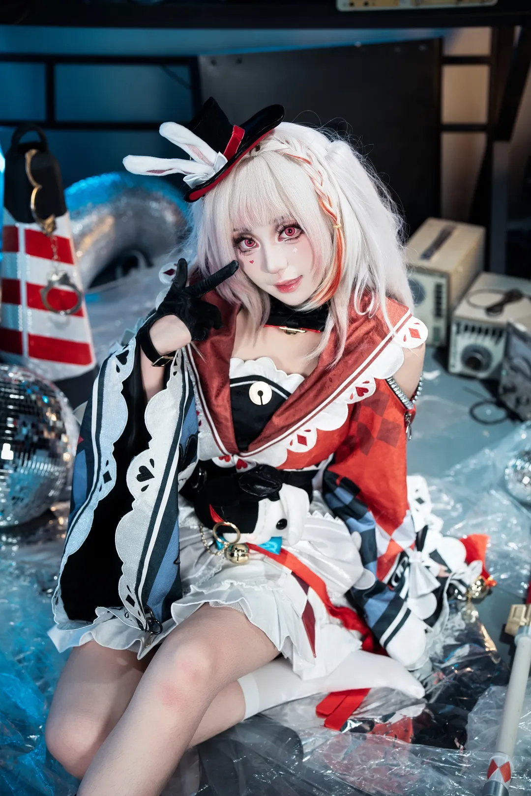 少女感, 甜系cosplay, 红白配色, 萝莉装扮, 室内摄影 - 第3张