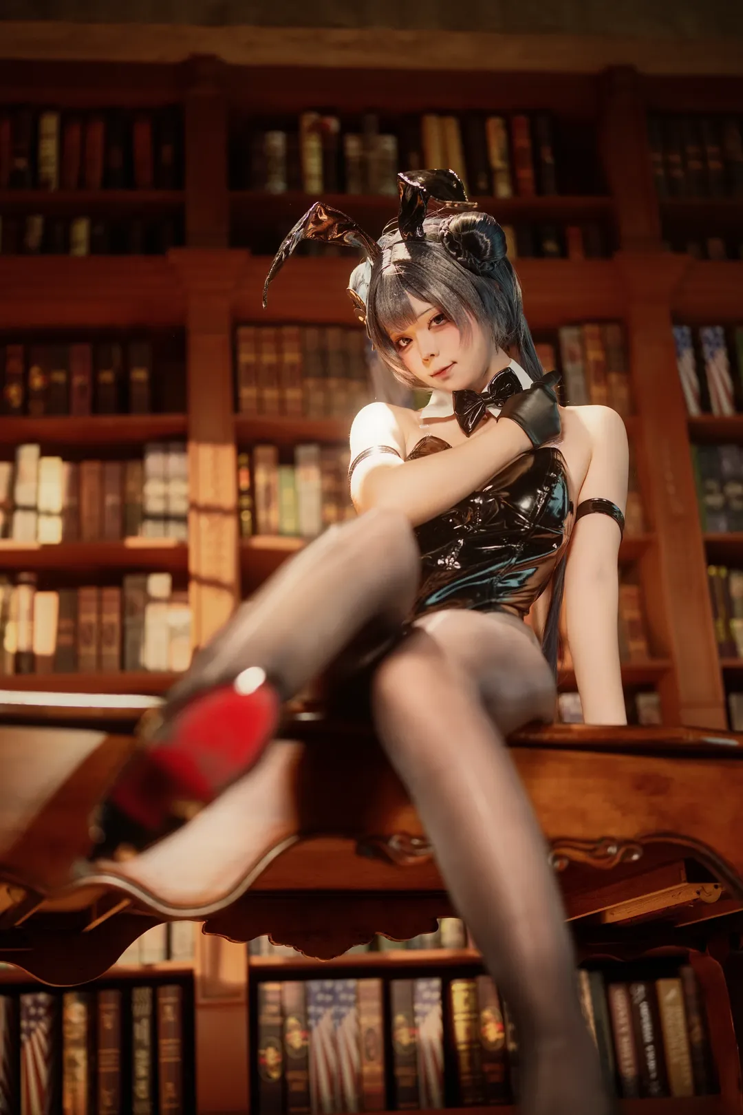 二次元, キサキ コスプレ, バニーガール, コスプレ撮影, 図書館の雰囲気 - 5枚目