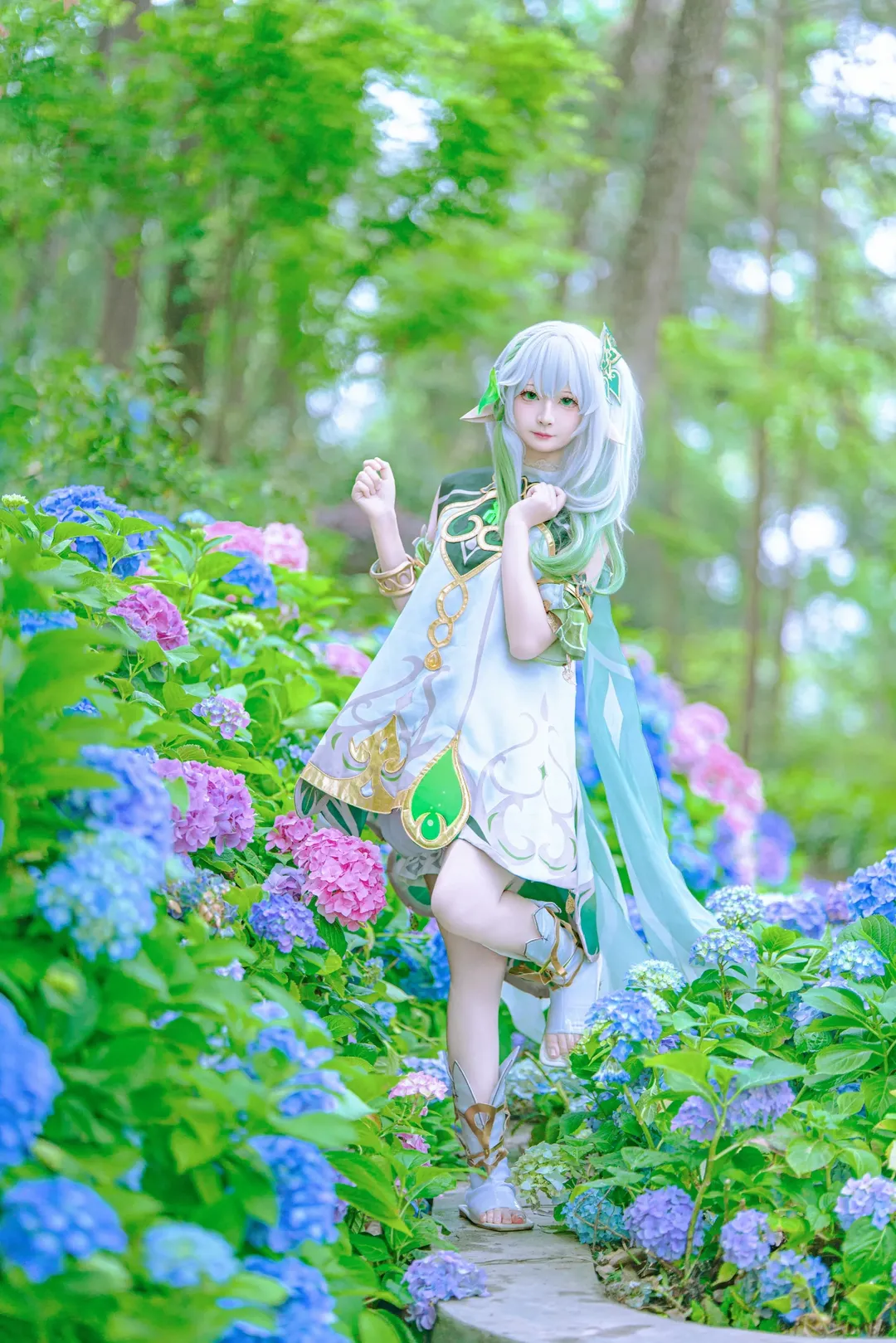 Genshin Impact, Nahida Cosplay, Cosplay photography, Hydrangea outdoor location, Dendro element cosplay