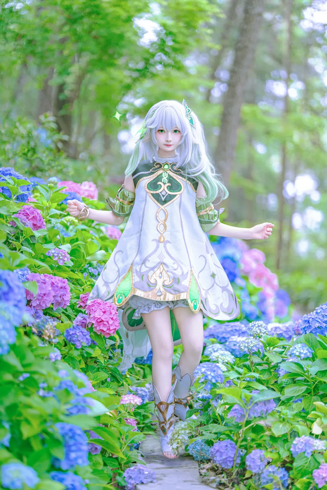 Genshin Impact, Nahida Cosplay, Cosplay photography, Hydrangea outdoor location, Dendro element cosplay - Image 2