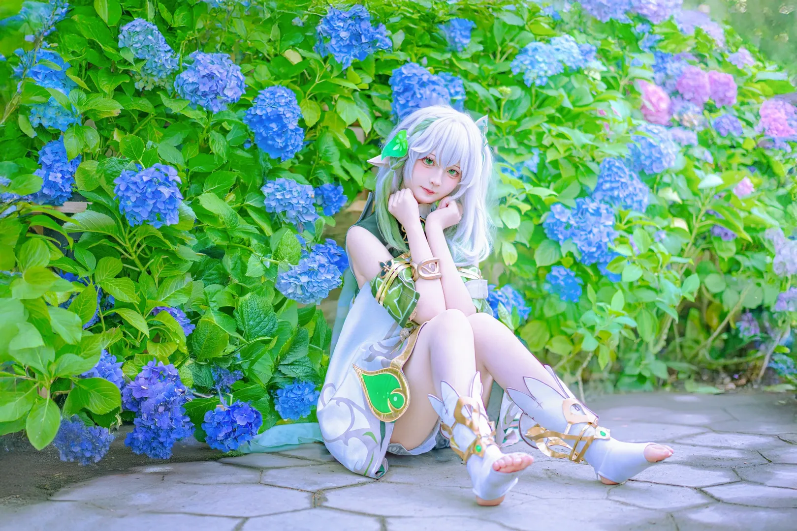Genshin Impact, Nahida Cosplay, Cosplay photography, Hydrangea outdoor location, Dendro element cosplay - Image 4