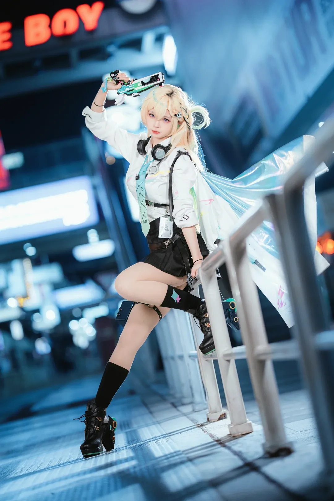 Wuthering Waves, cosplay, Lynae cosplay, Night photography, Cyberpunk - Image 3