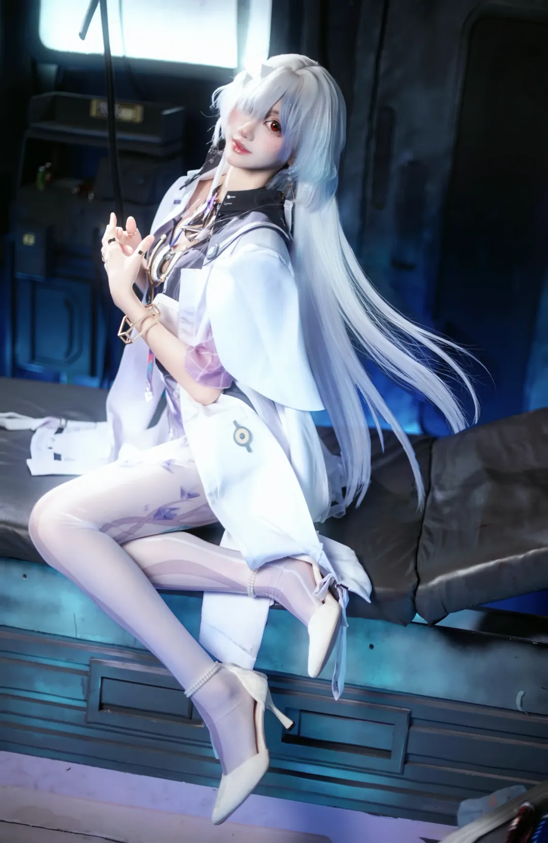 鸣潮, 莫宁cos, cosplay摄影, 银发红瞳, 科幻风装造 - 第4张