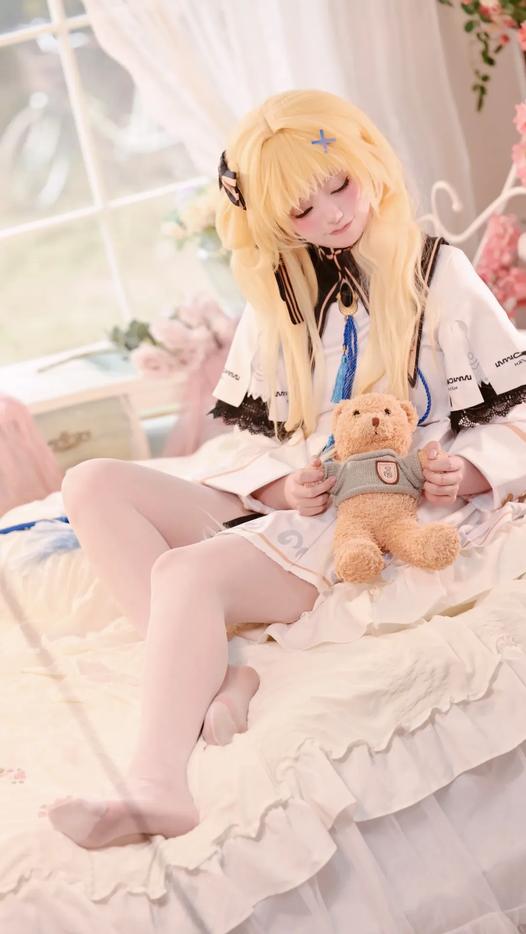 Phoebe Cosplay, Wuthering Waves, Atmospheric photography, Bedroom scene, Cute girl - Image 4