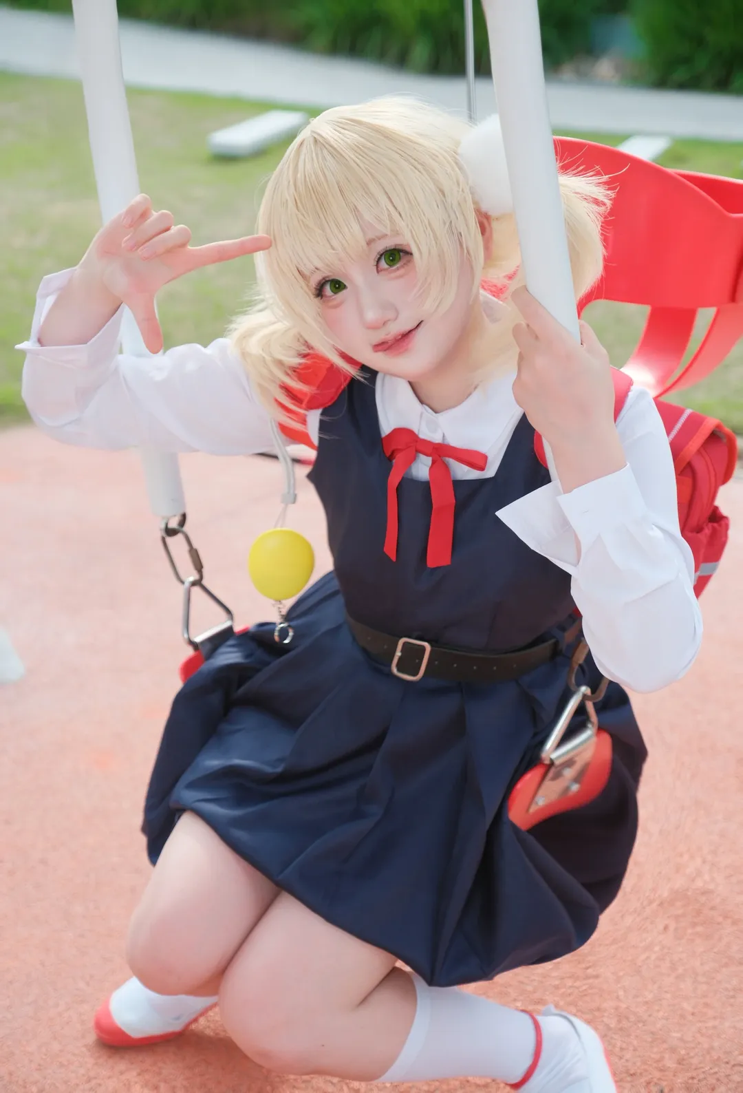 时雨羽衣cos, 户外人像, 金发双马尾, 校园风cosplay, 秋千摄影
