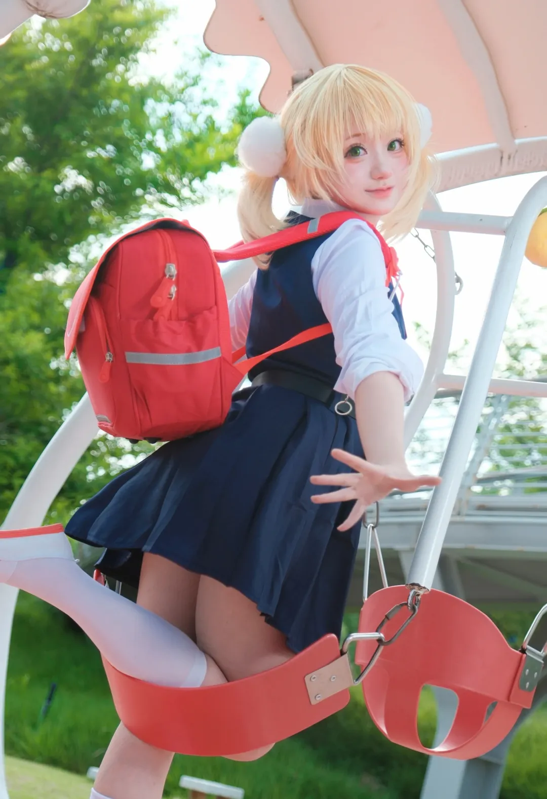 時雨羽衣コスプレ, 屋外ポートレート, 金髪ツインテール, 学園風コスプレ, ブランコ撮影 - 2枚目