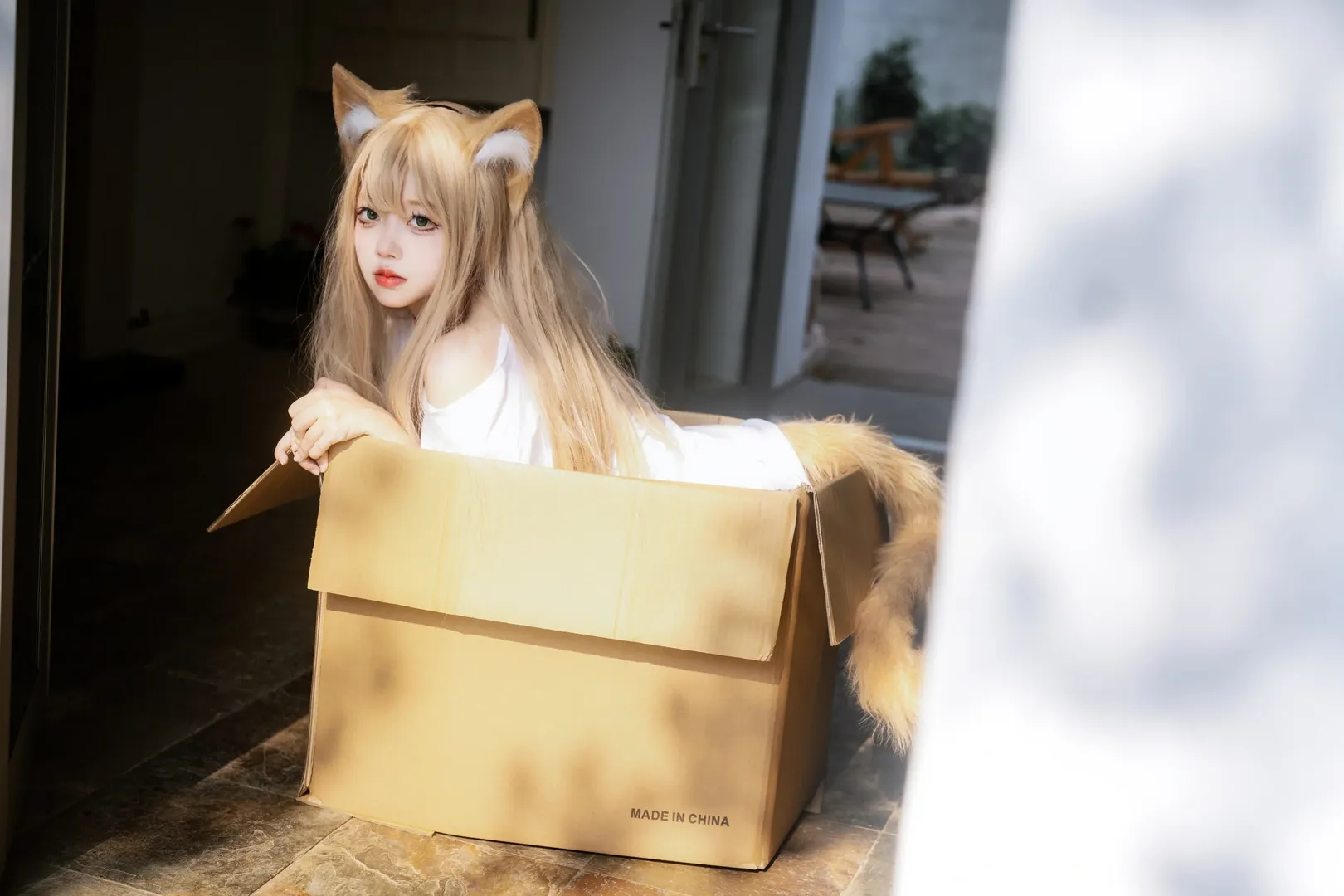白丝穿搭, 兽耳cosplay, 居家风摄影, 慵懒日常, 纸箱猫娘