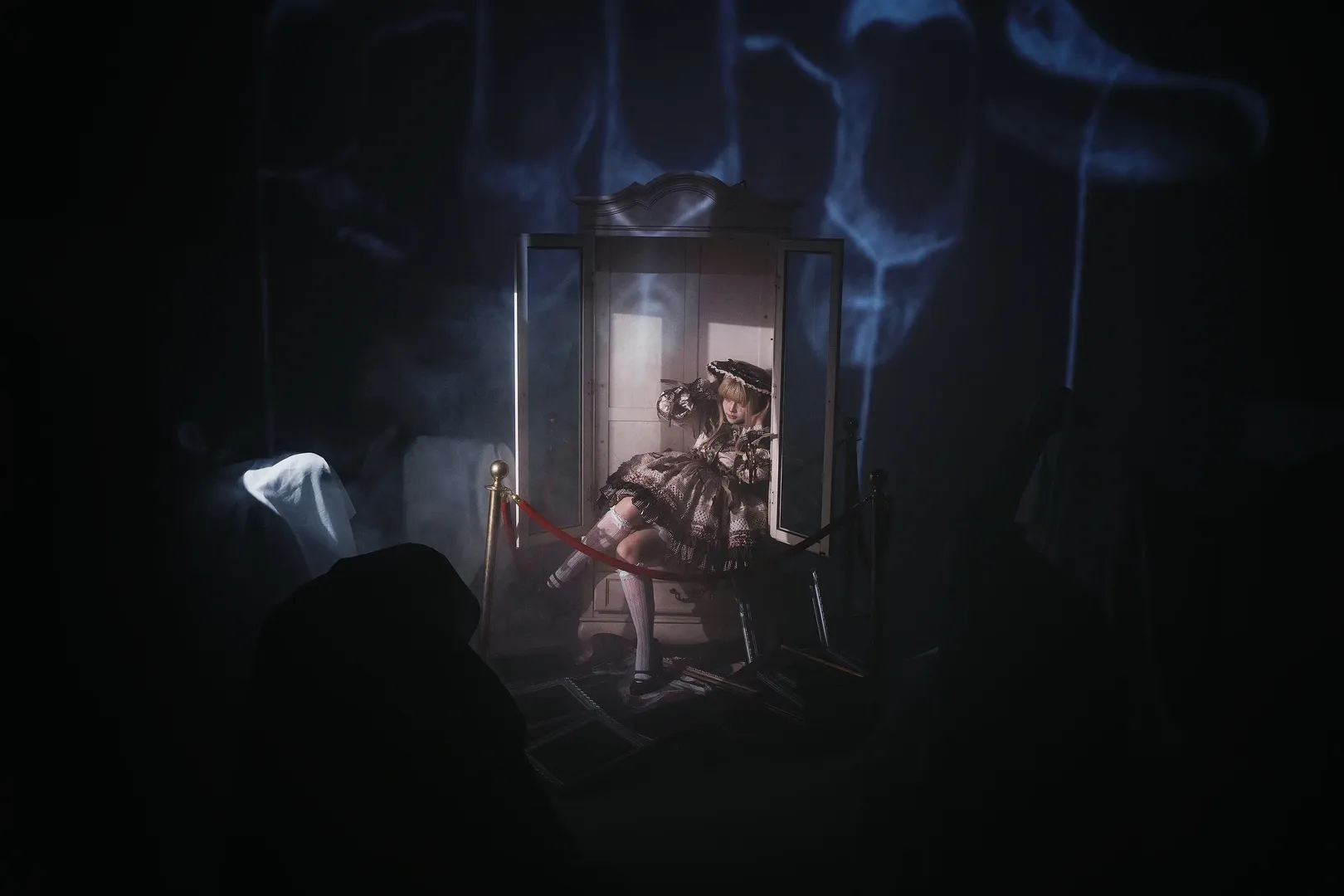 光影艺术, 投影仪拍照, 暗黑风cosplay, 摄影技巧分享, 场景置景 - 第3张