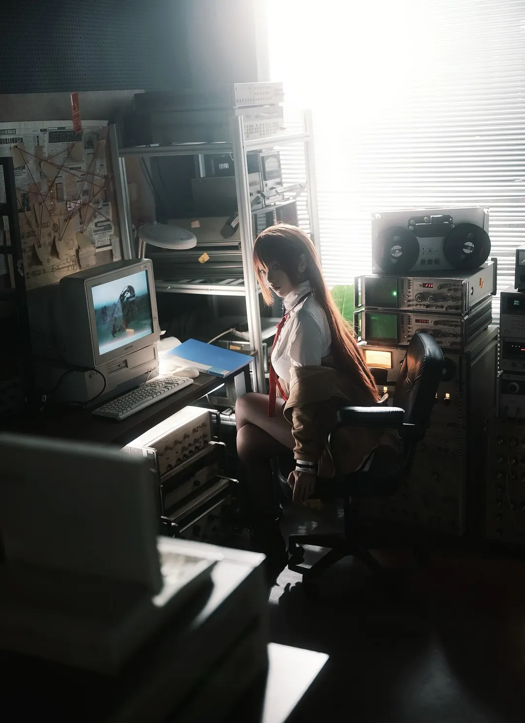 牧濑红莉栖cos, 命运石之门, cosplay摄影, 复古科技风, 实验室氛围