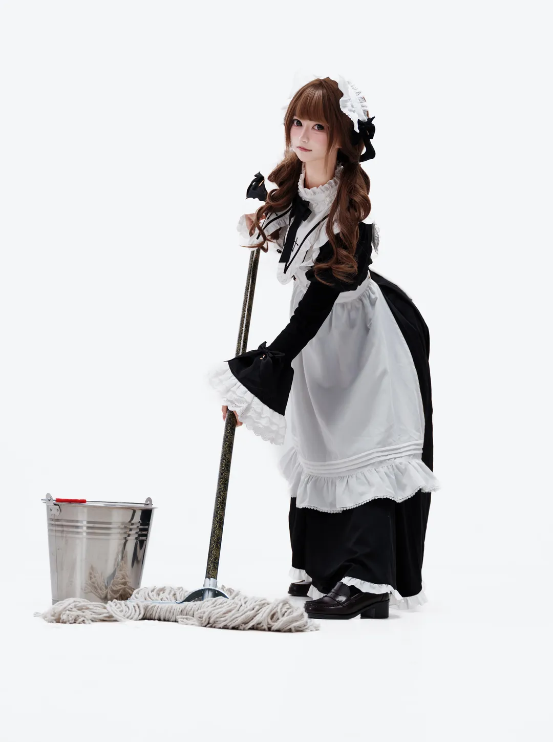 角色扮演摄影, 女仆装cos, 家政主题, 女仆至上, 铁皮桶道具 - 第1张