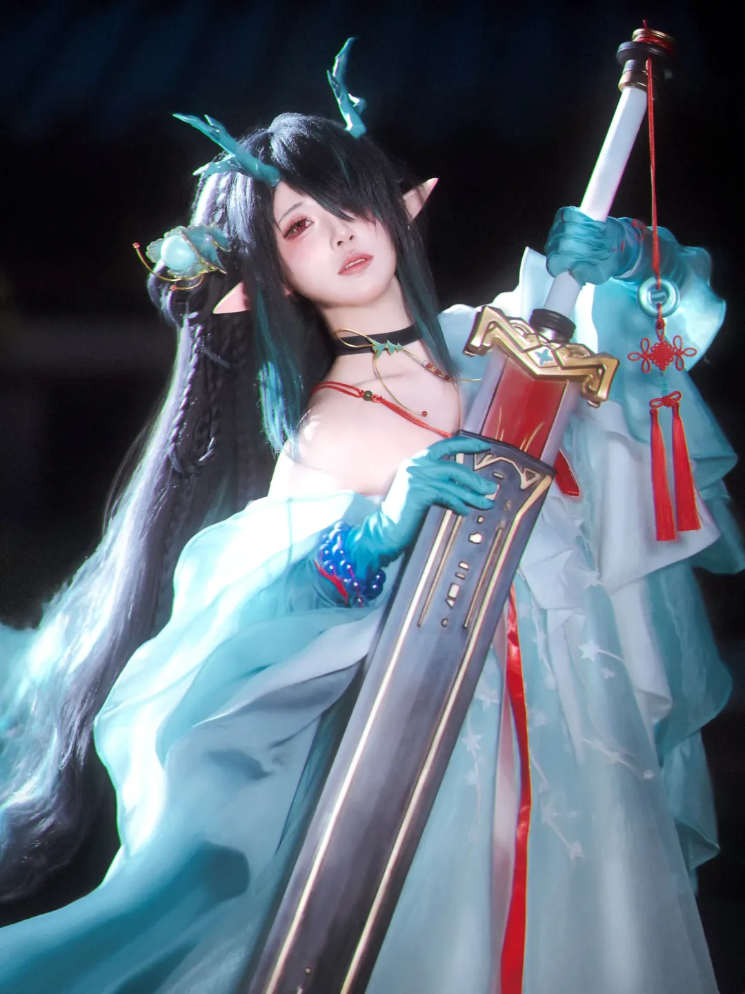 Arknights, Cosplay photography, Anime-style fashion, Sapphire Inkstone cosplay, Dragon horn styling