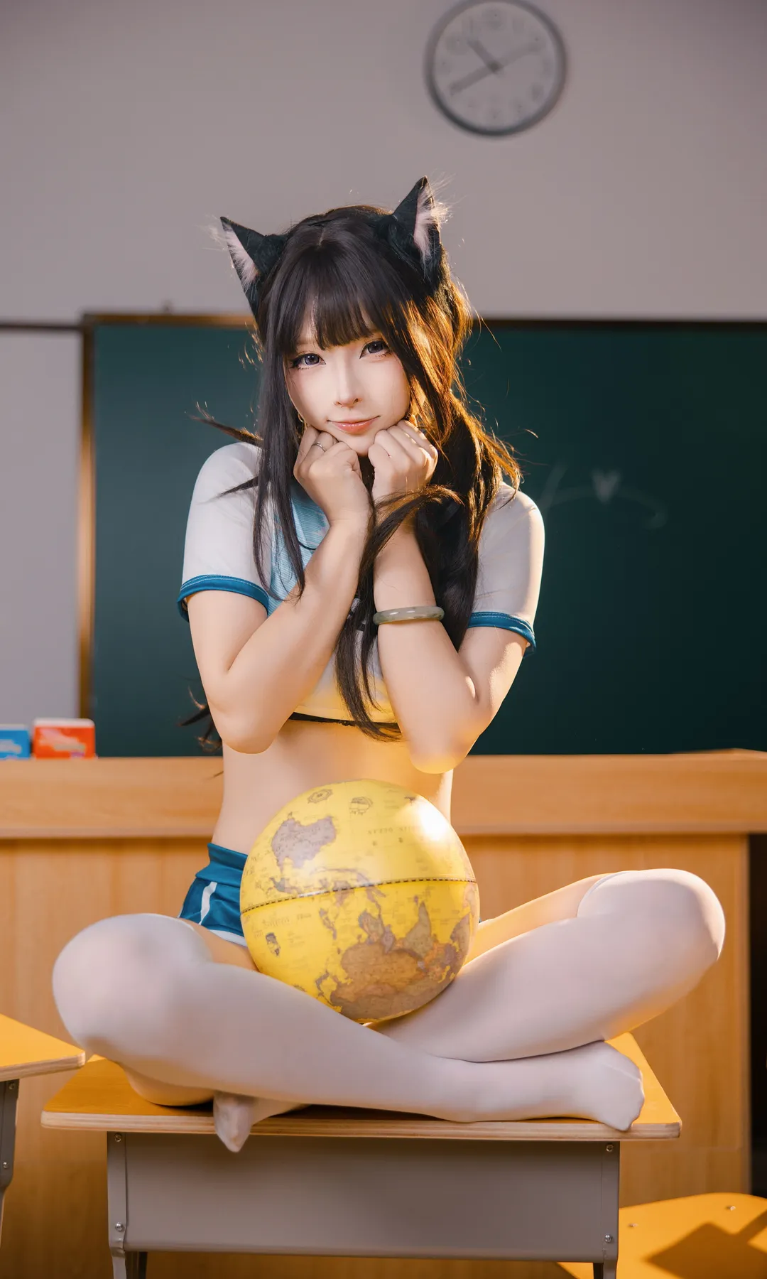 日系ナチュラルスタイル, 猫耳コスプレ, 教室撮影, サッカー少女, 白タイツ制服 - 4枚目