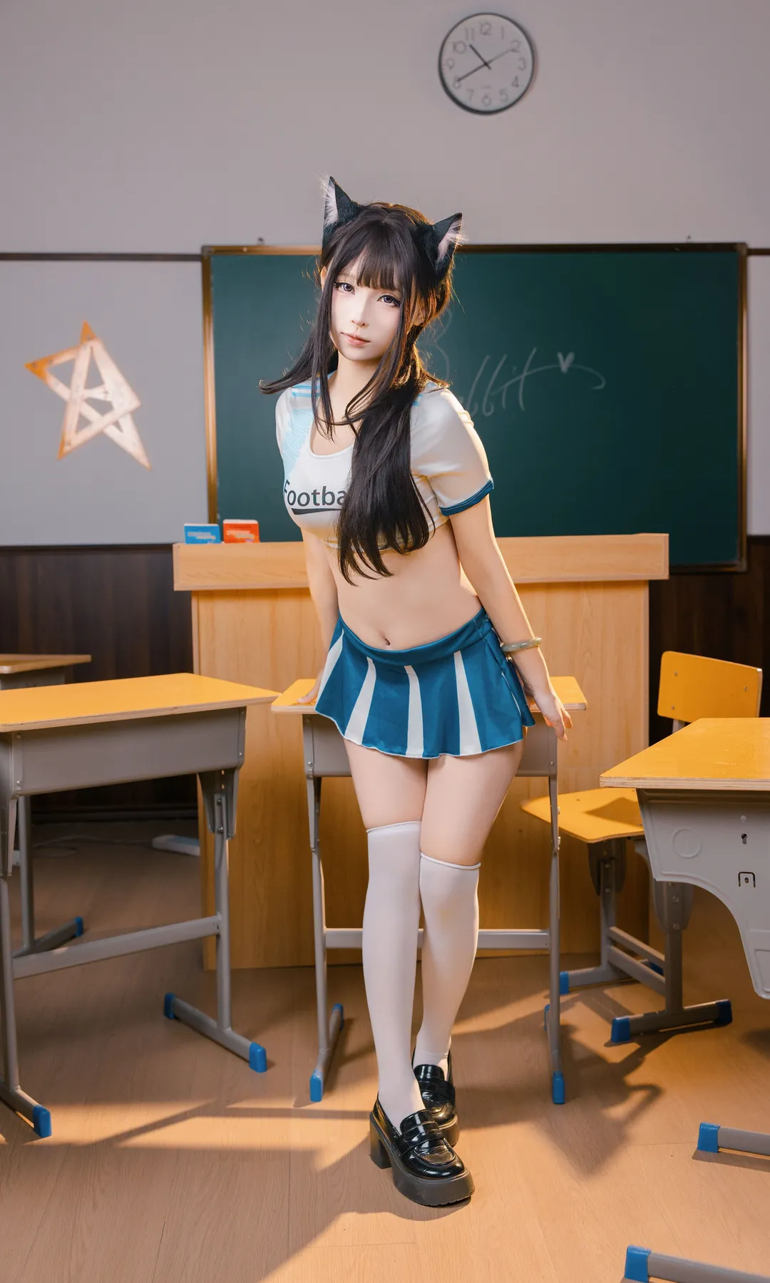 日系ナチュラルスタイル, 猫耳コスプレ, 教室撮影, サッカー少女, 白タイツ制服 - 5枚目