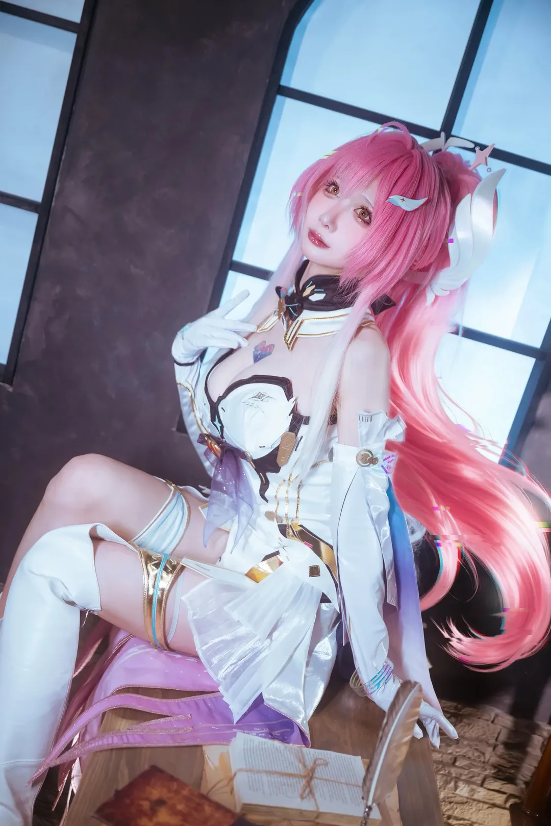 鸣潮, cosplay, 爱弥斯cos, 学院风, 图书馆 - 第1张